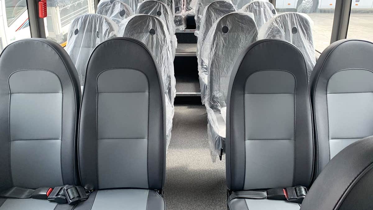 Hyundai County có nội thất sang trọng, thiết kế hiện đại cùng động cơ mạnh mẽ, được khách hàng đánh giá cao