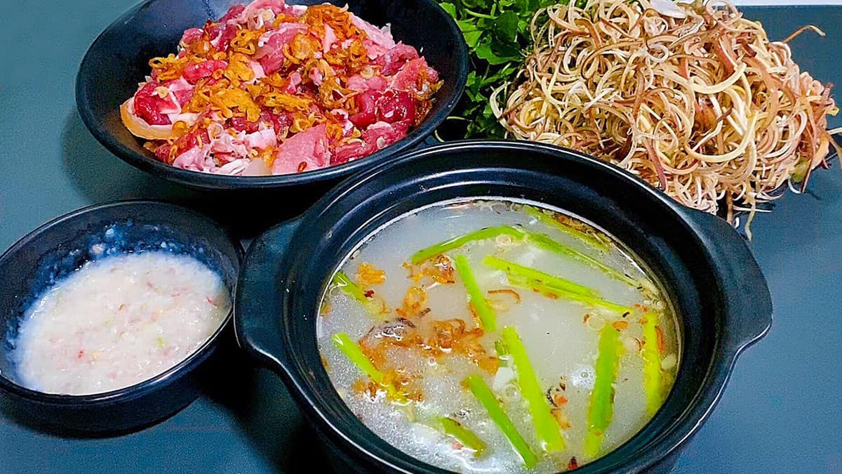 Thịt trâu nhúng mẻ là đặc sản ở Đại Lải