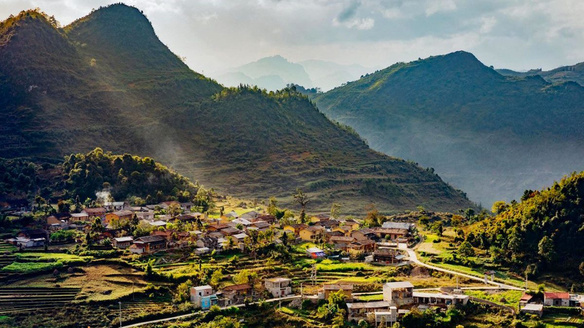 Trekking tại các bản làng