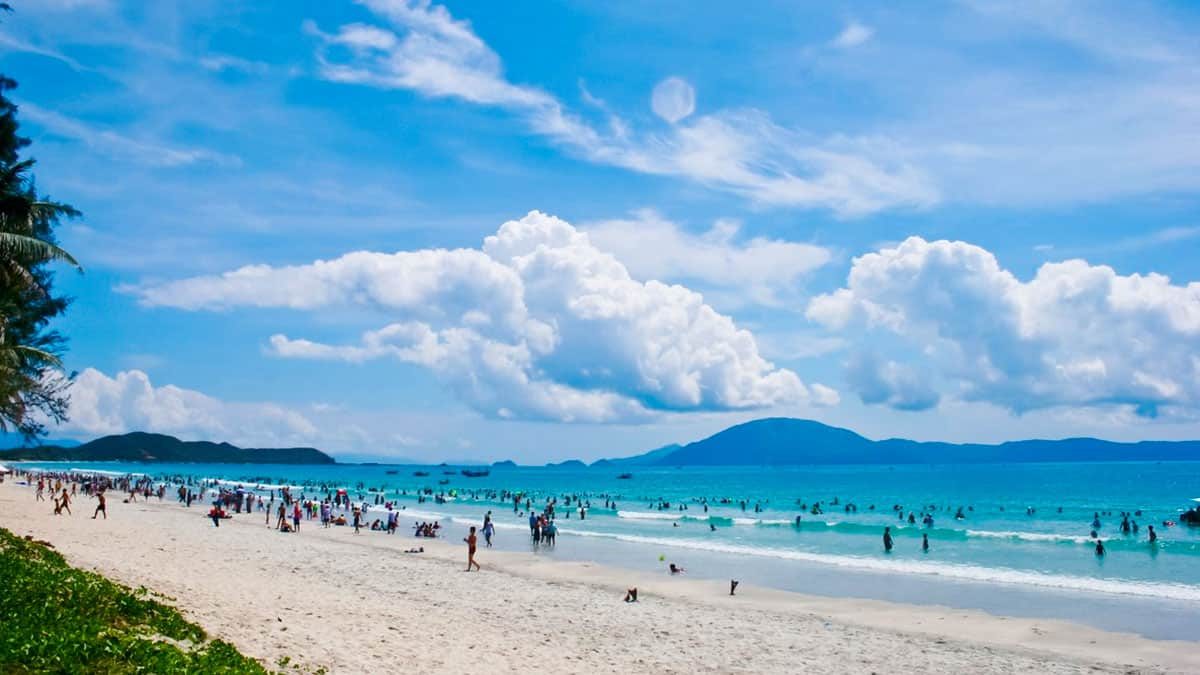 Bãi biển Trà Cổ trong khu du lịch Trà Cổ Móng Cái