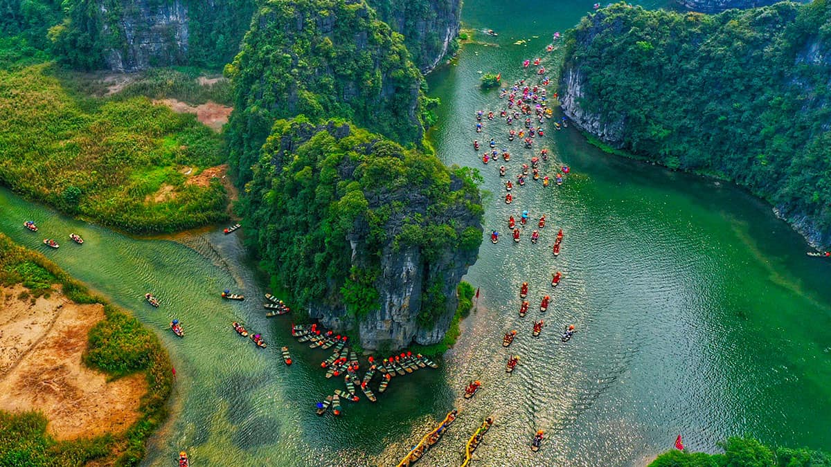 Cảnh quan thiên nhiên nên thơ, trữ tình hùng vĩ