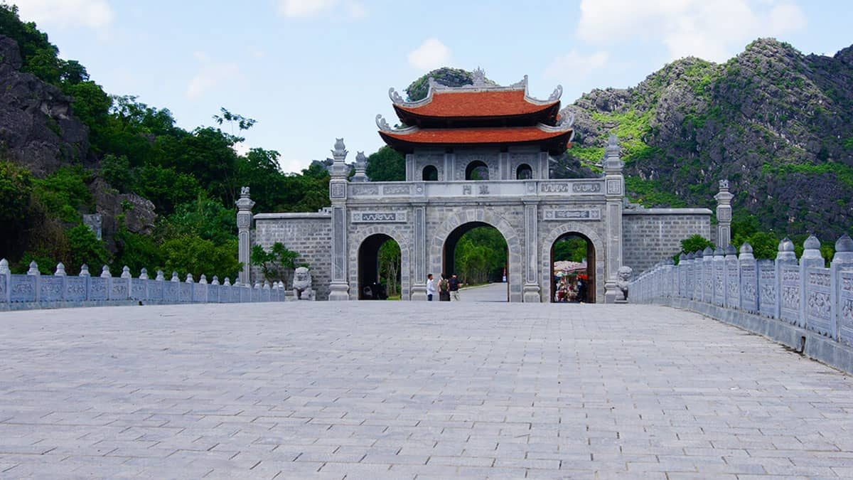 Di tích lịch sử văn hóa lâu đời