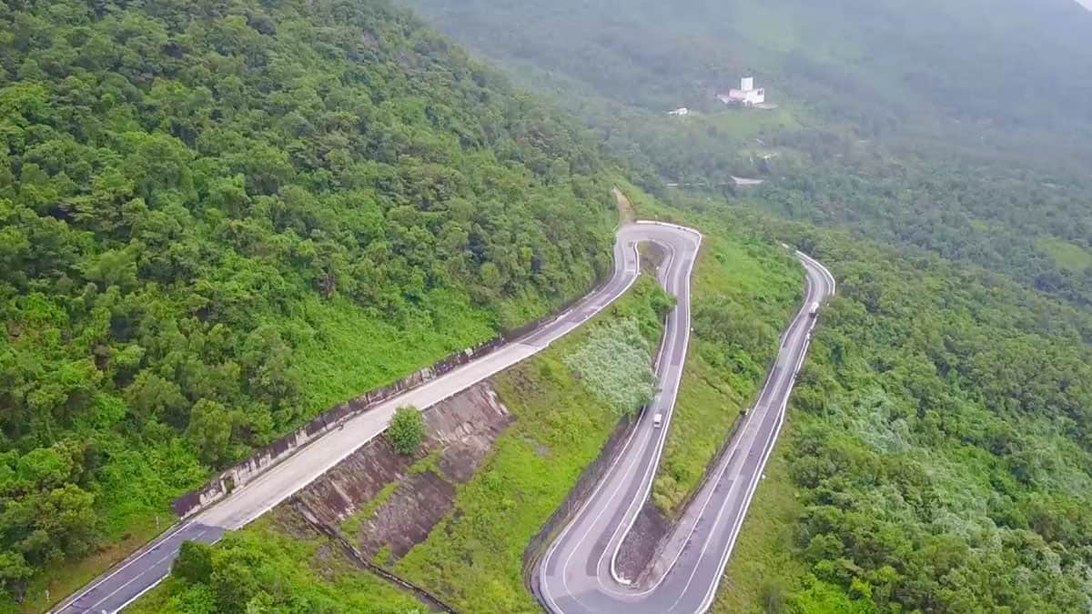Lượn đèo Hải Vân