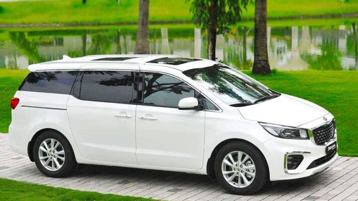 Luxury Kia Sedona 7 seater car