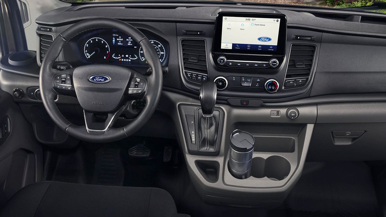 Khoang lái xe Ford Transit 2023