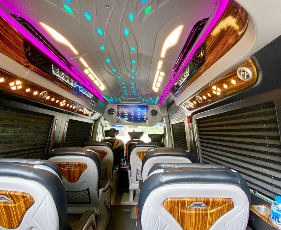 Đi xe Limousine thoải mái và sang trọng