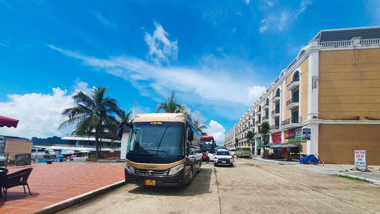 Thuê xe Limousine đi Cát Bà