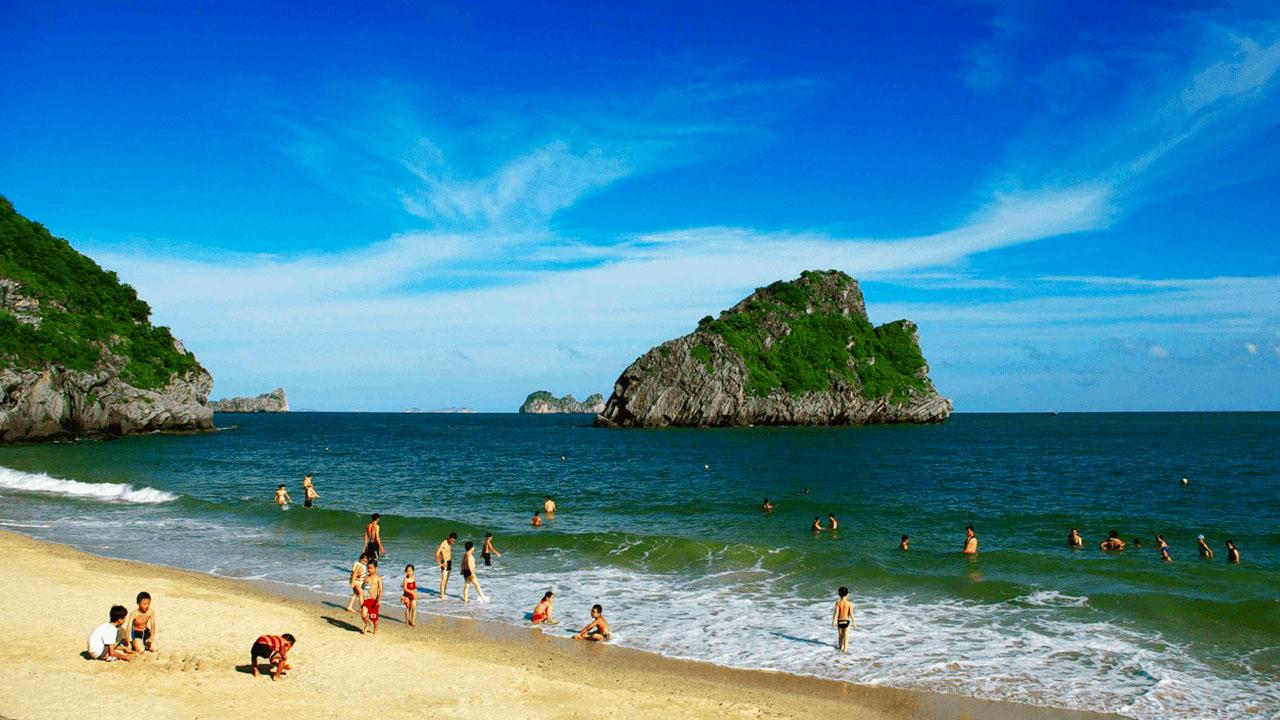 Bãi tắm ở Cát Bà