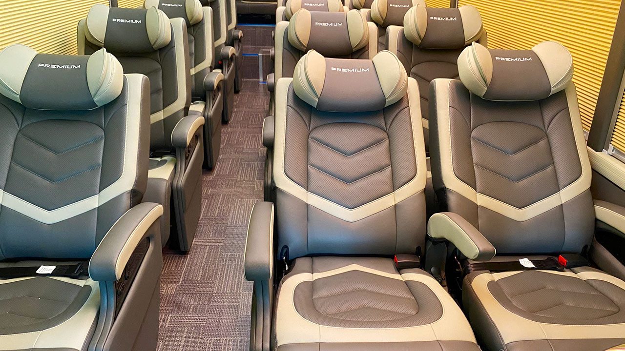 Nội thất xe Limousine 19 chỗ cực kỳ em ái