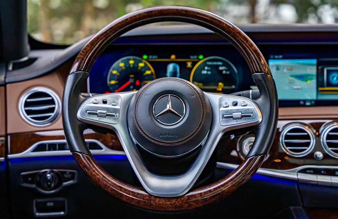 Tay lái của Mercedes S500