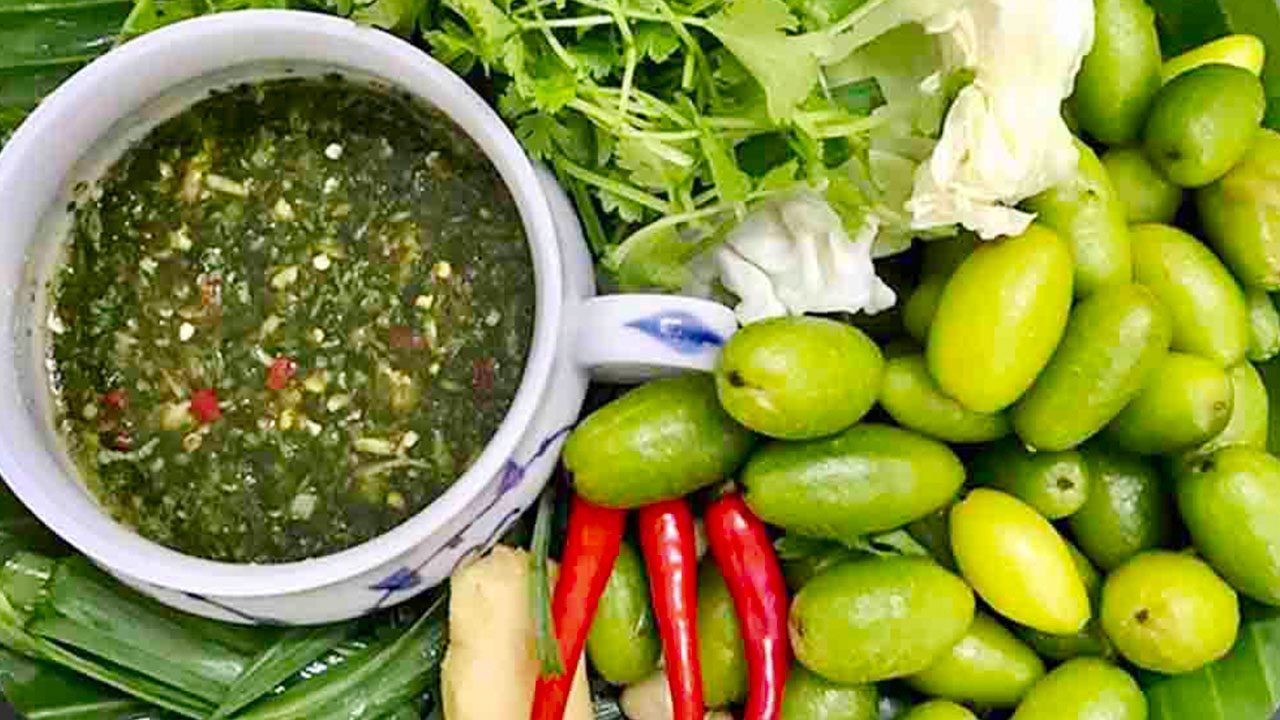 Bắp cải cuốn nhót xanh