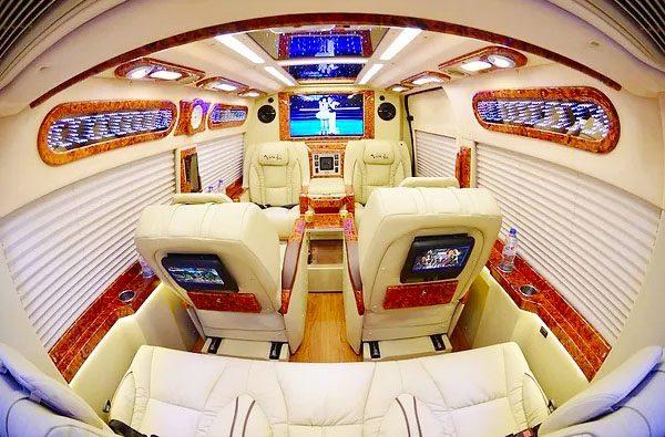 Auto Kingdom President Limousine 9 chỗ