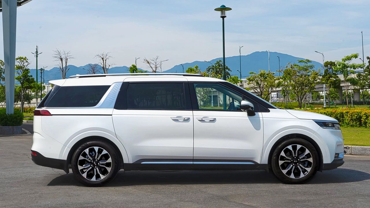 Xe Kia Carnival