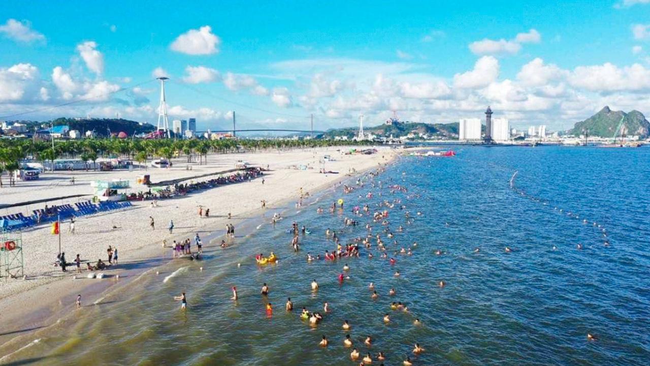 Bãi tắm biển Bãi Cháy