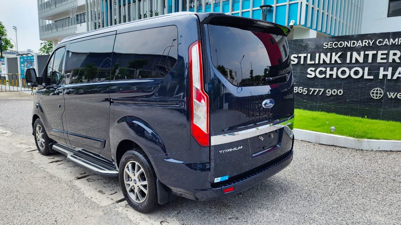 Ngoại thất xe limousine 7 chỗ