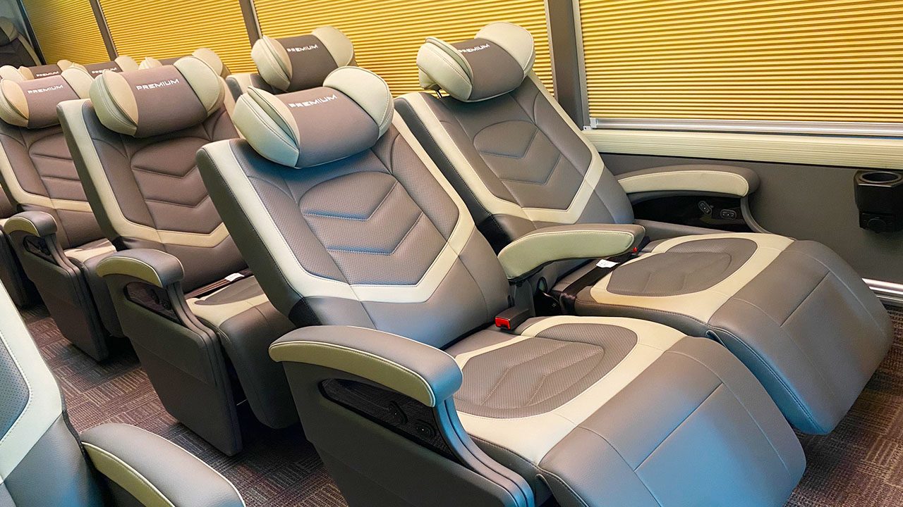 Nội thất xe Limousine 19 chỗ của DKT Transport