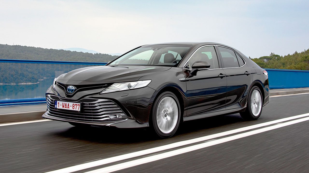 Toyota Camry car rental in Hanoi cheap price