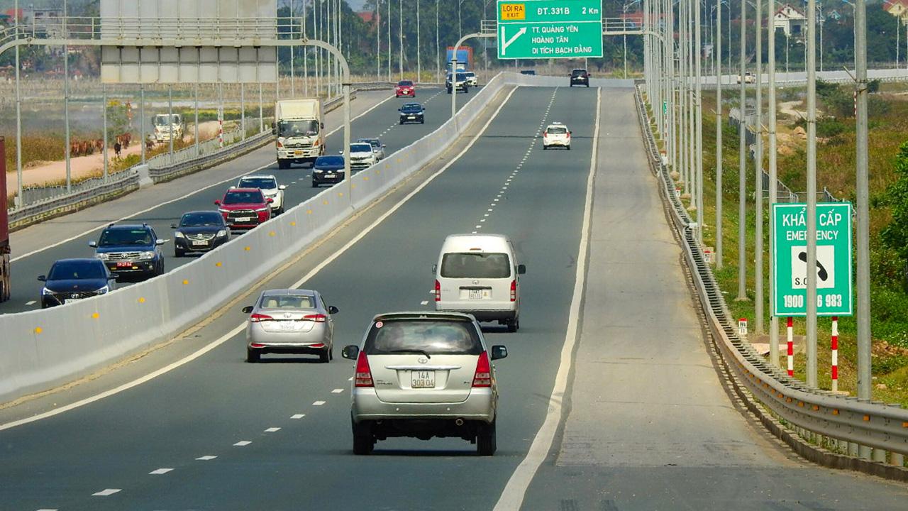 Di chuyển tới Hạ Long bằng ô tô