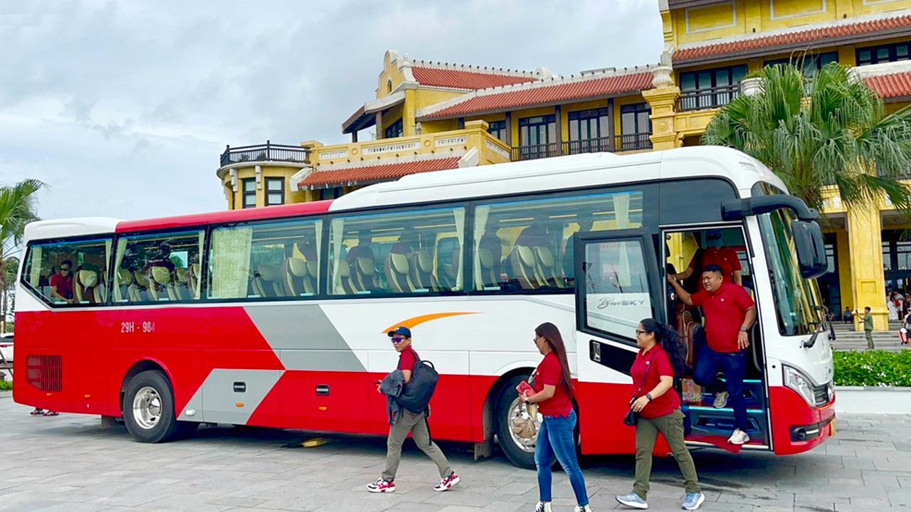 Thuê xe 45 chỗ đưa đón nhân viên