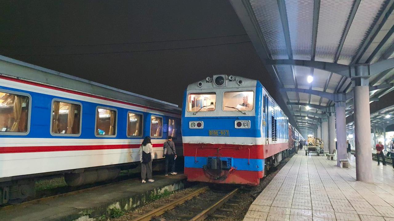 Tàu hỏa cũng là một lựa chọn phổ biến trong việc di chuyển tới Cửa Lò