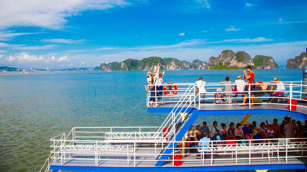 Phà Gót ra đảo Cát Bà