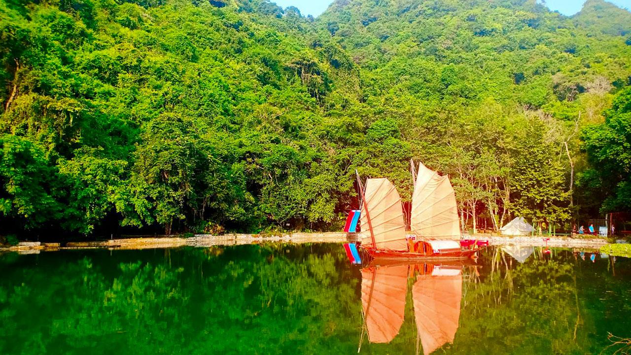 Vườn quốc gia Cát Bà rất đáng cho bạn trải nghiệm