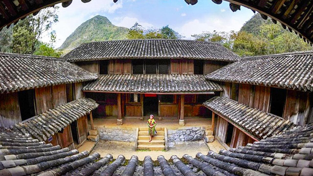 Dinh thự cổ của vua Mèo