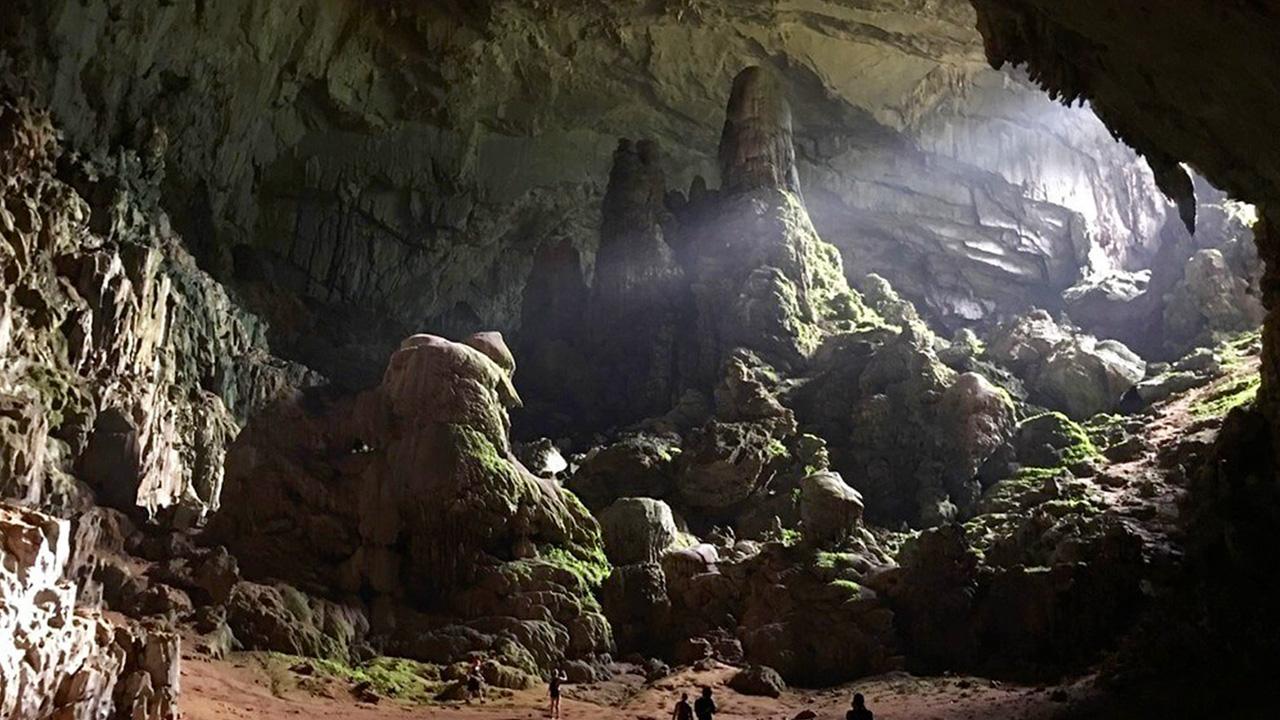 Hang Dơi – Kỳ bí giữa lòng núi đá vôi