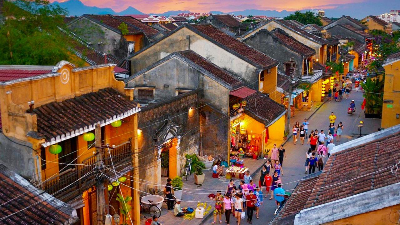 Phố cổ Hạ Long