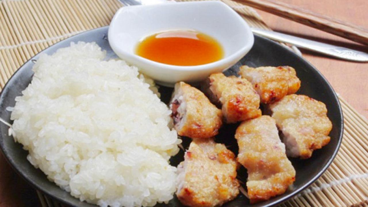 Xôi trắng chả mực