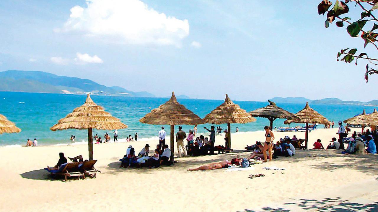 Bãi tắm biển Bãi Cháy