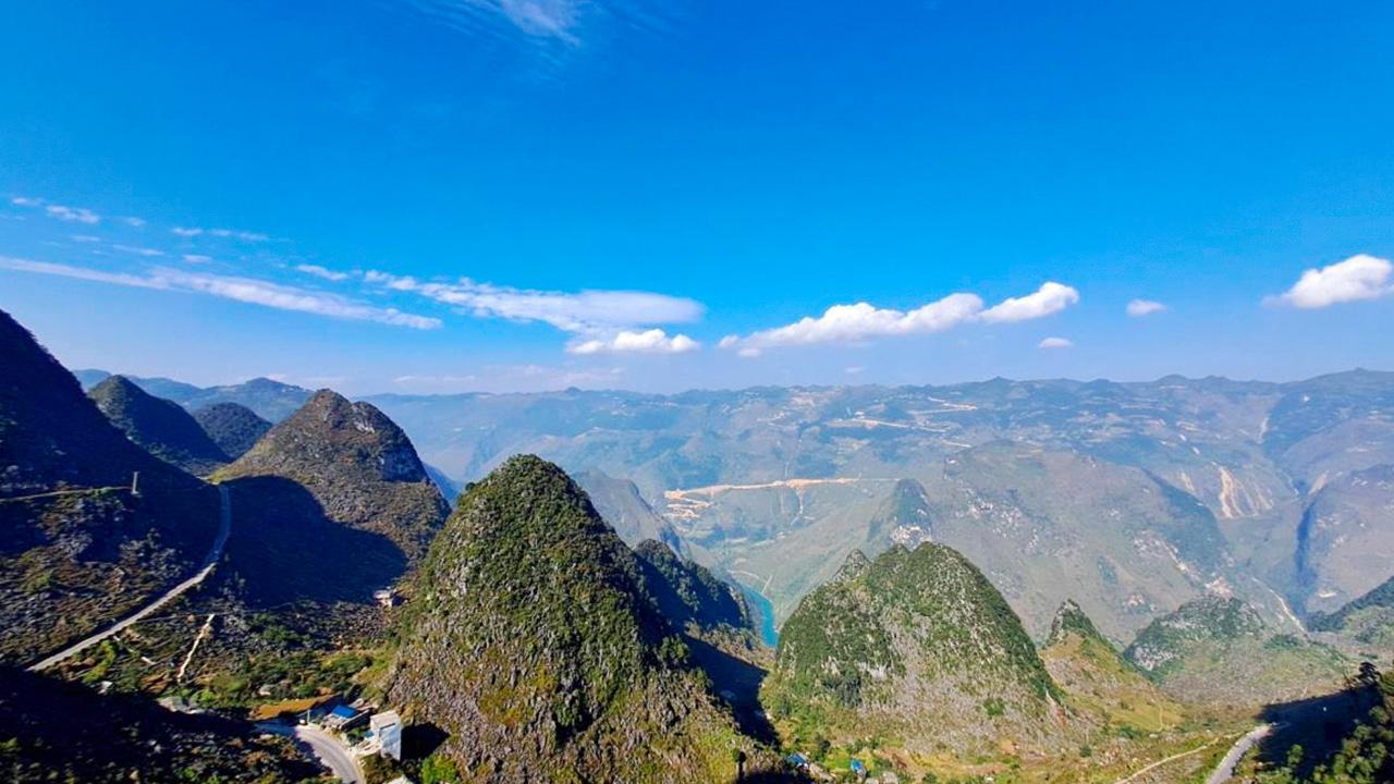 Cảnh Quan Núi Rừng Hùng Vĩ