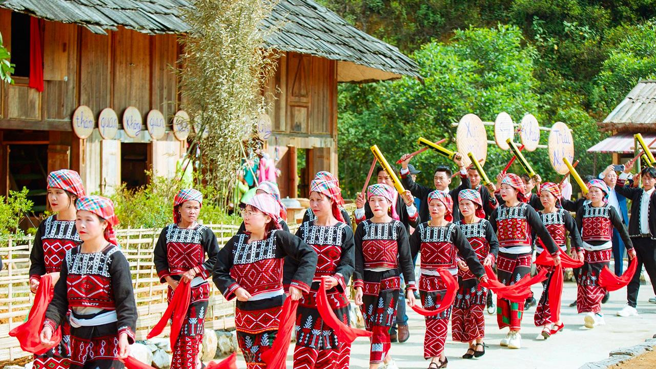 Trang Phục Truyền Thống người dân tộc ở Sapa