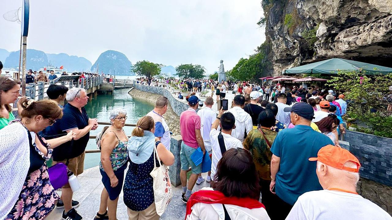 Ảnh Hưởng Của Xe Bus 2 Tầng Đến Ngành Du Lịch Hạ Long