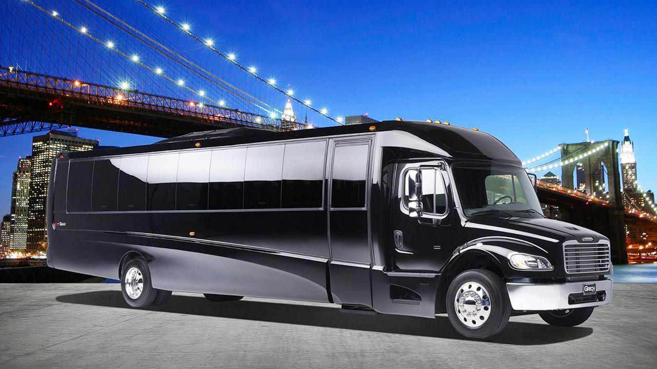 Xe Limo Bus sang trọng phục vụ nhóm du lịch