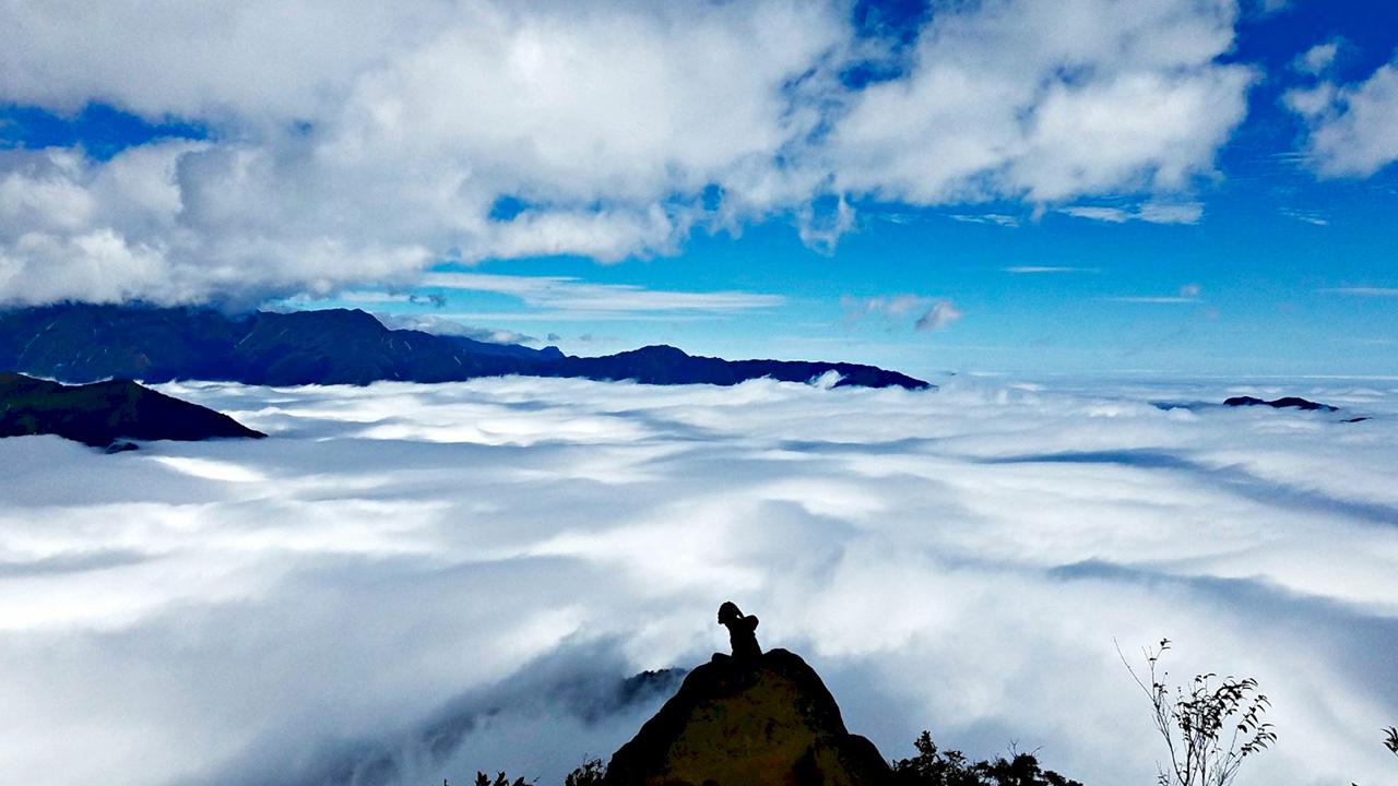 Tà Xùa nằm giữa hai tỉnh Sơn La và Yên Bái.